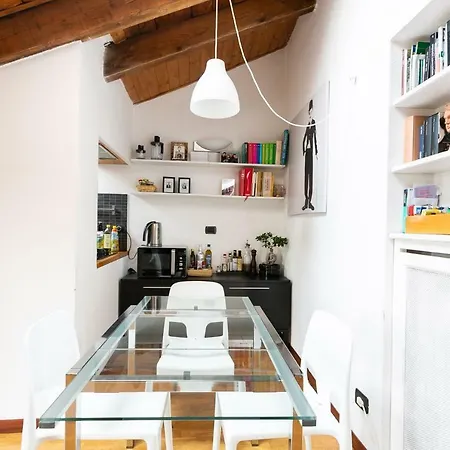 Apartament Mansarda Sui Navigli Con Terrazza